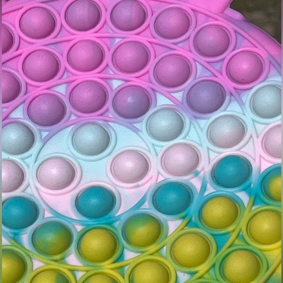 EUC Kids’ Sensory Pop It Fidget Rainbow Crossbody Bag - Picture 4 of 13